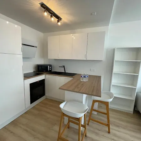 Plein Coeur De Caen, Emeraude Apartament *